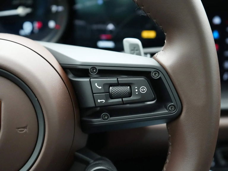 Porsche 992 Carrera 4 GTS