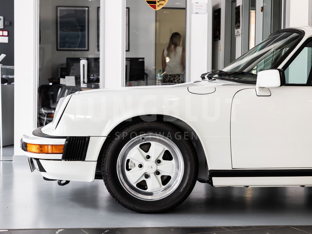 Porsche 911 Carrera 3.2 (US)