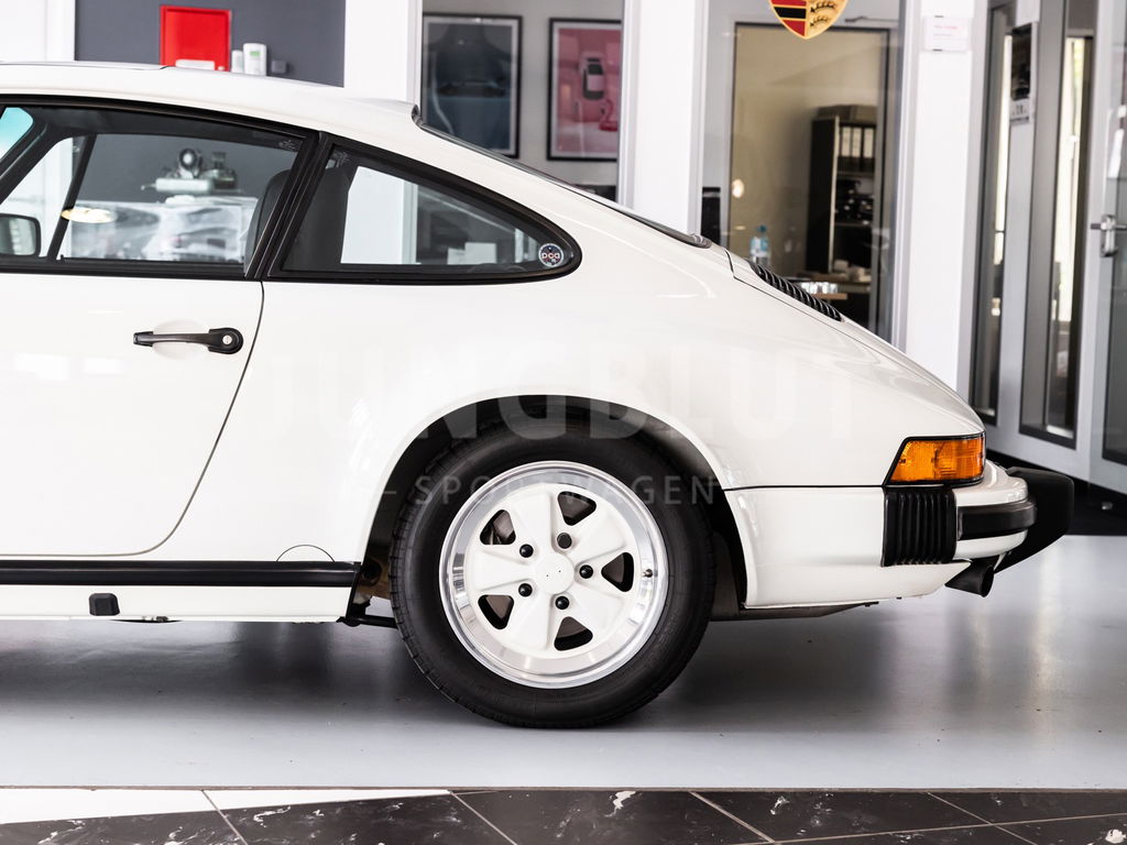 Porsche 911 Carrera 3.2 (US)