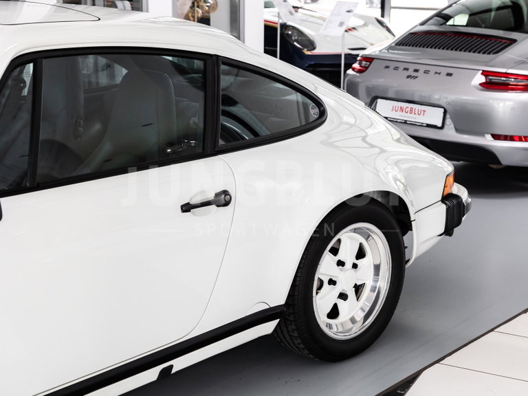 Porsche 911 Carrera 3.2 (US)
