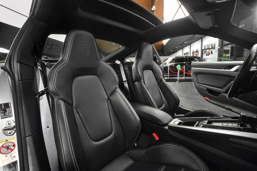 Porsche 992 Carrera 4S