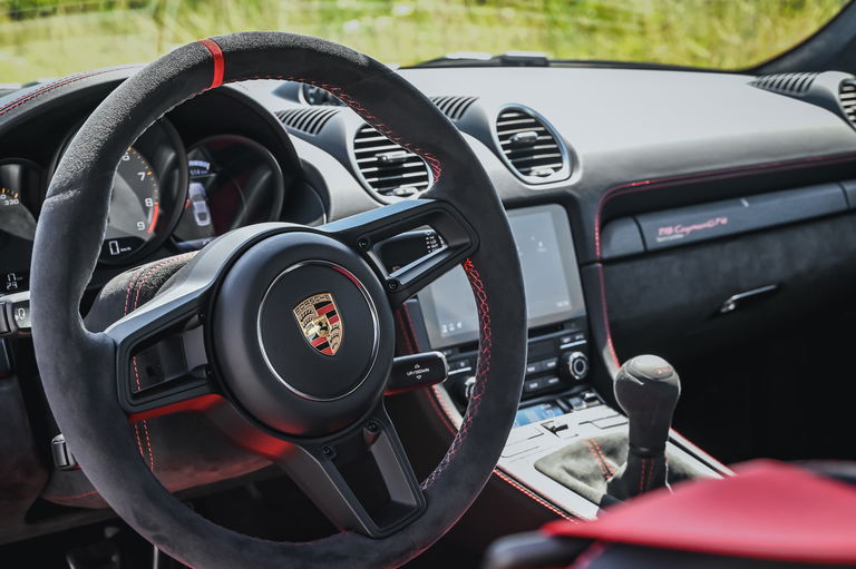 Porsche 718 Cayman GT4 Sports Cup Edition