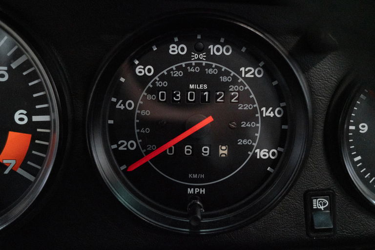 Porsche 911 Carrera 3.2 (US)