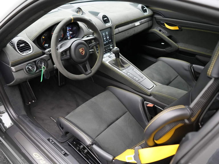 Porsche 718 Cayman GT4 RS