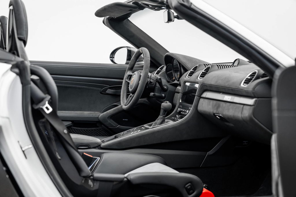 Porsche 718 Spyder RS