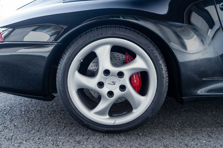 Porsche 993 Carrera 4S