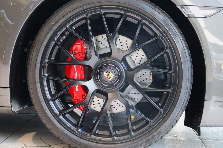 Porsche 991 Carrera 4 GTS