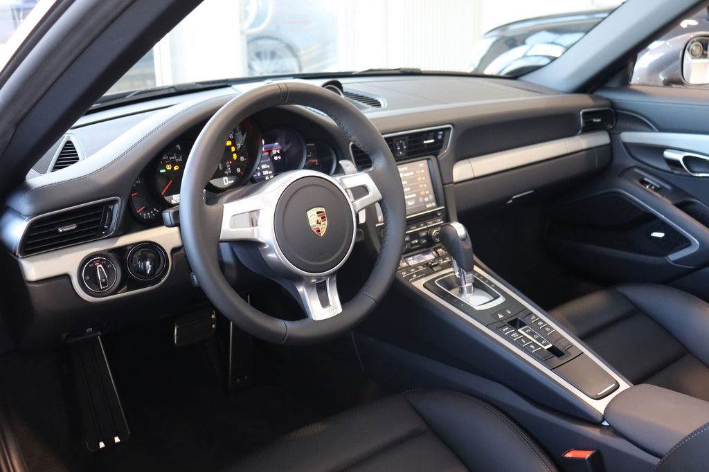 Porsche 991 Carrera 4 GTS