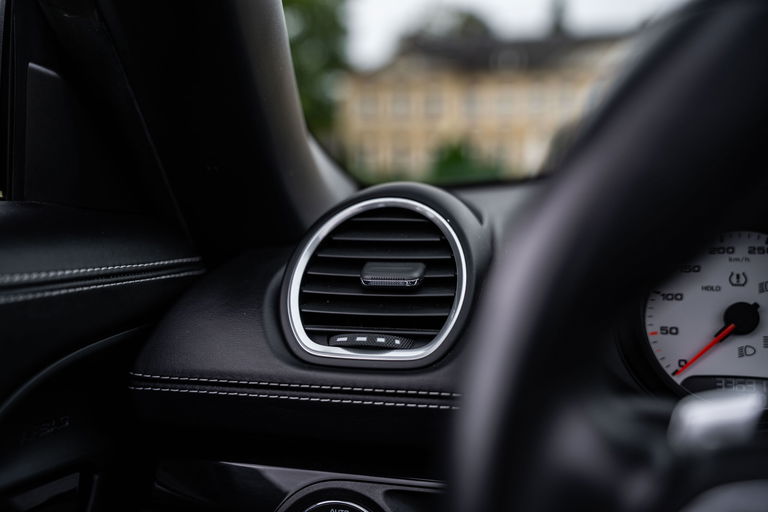 Porsche 718 Boxster T