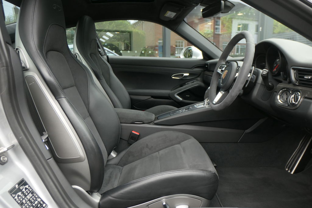 Porsche 991.2 Carrera GTS