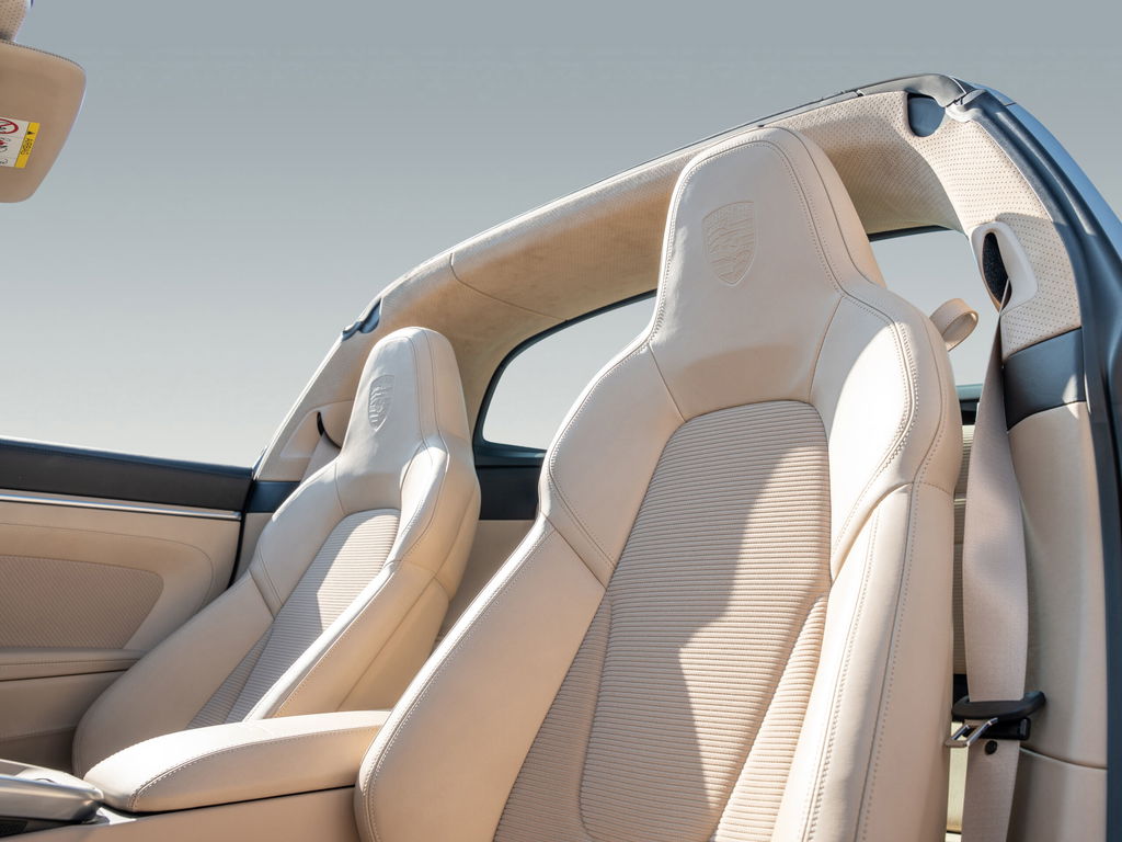 Porsche 992 Heritage Design Edition