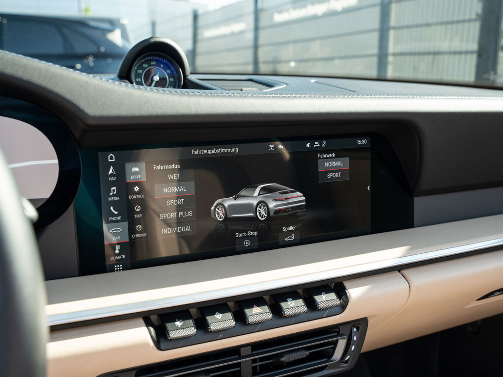 Porsche 992 Heritage Design Edition