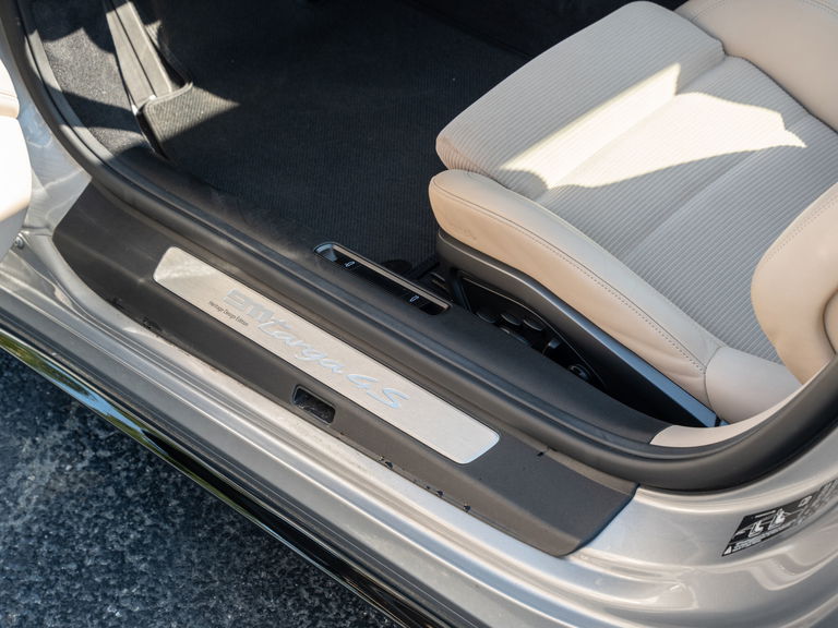 Porsche 992 Heritage Design Edition