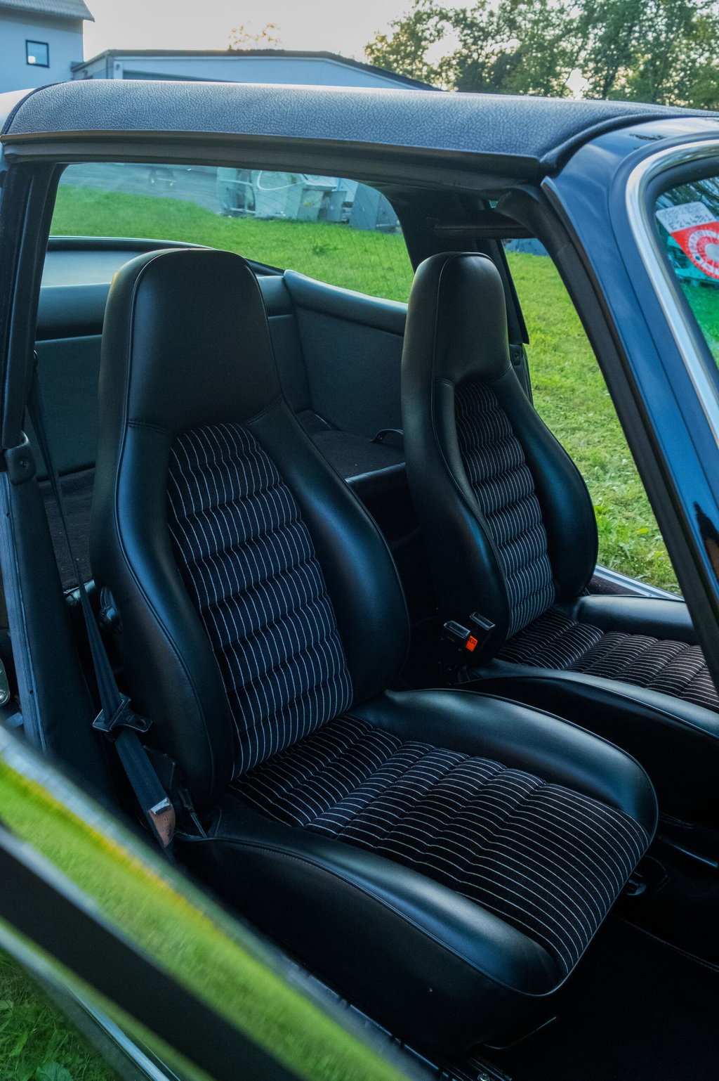 Porsche 911 Carrera 2.7