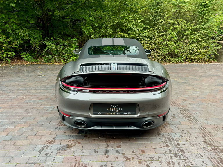 Porsche 992 Carrera 4 GTS