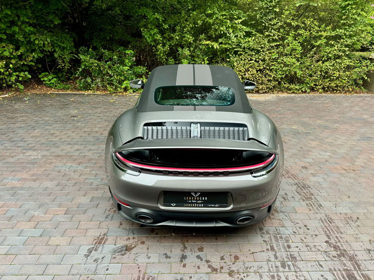 Porsche 992 Carrera 4 GTS