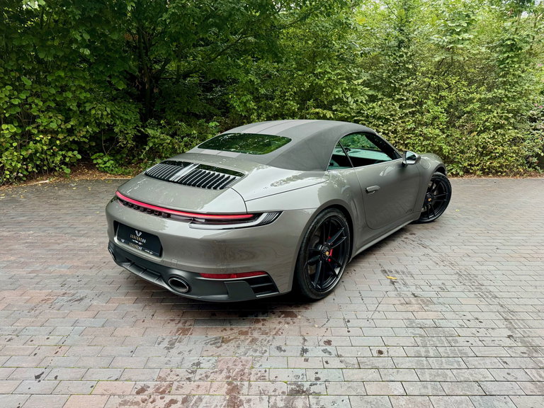 Porsche 992 Carrera 4 GTS