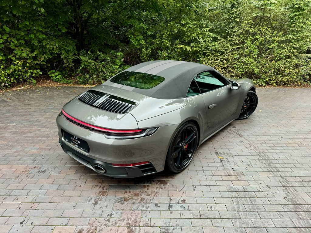 Porsche 992 Carrera 4 GTS