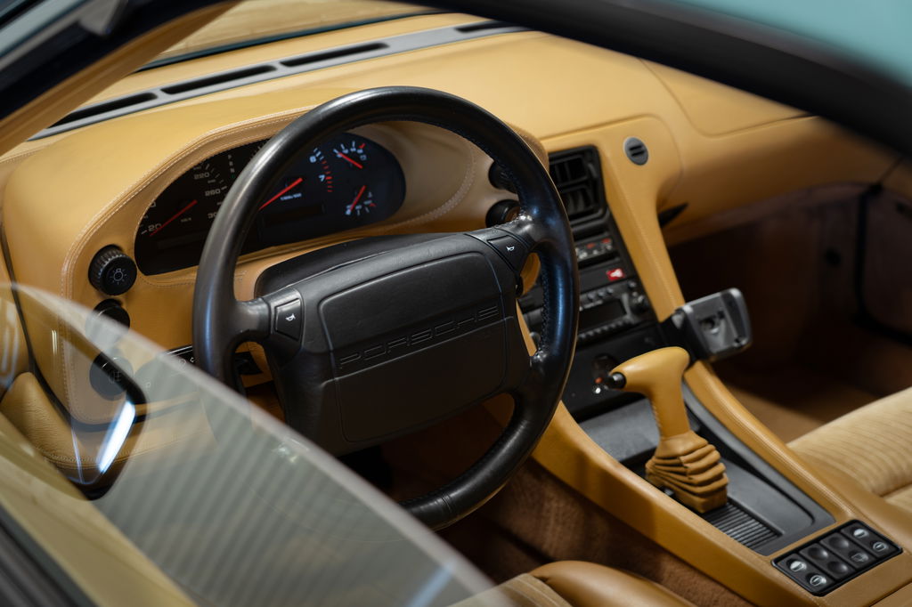 Porsche 928 S4