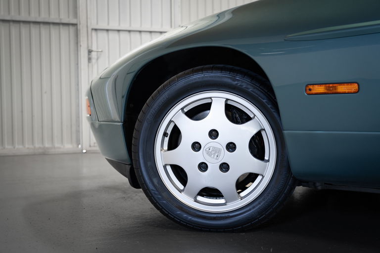Porsche 928 S4