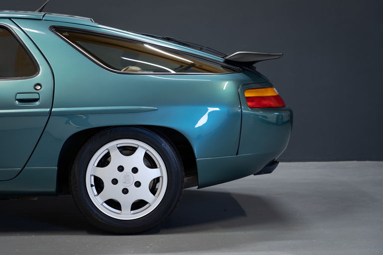 Porsche 928 S4