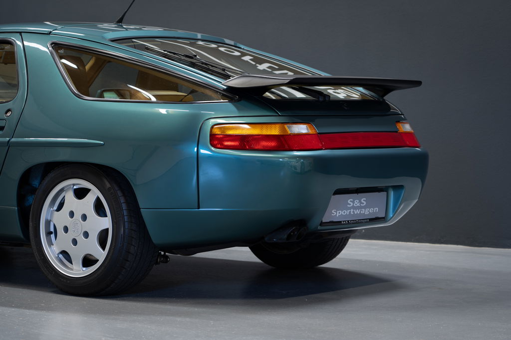 Porsche 928 S4