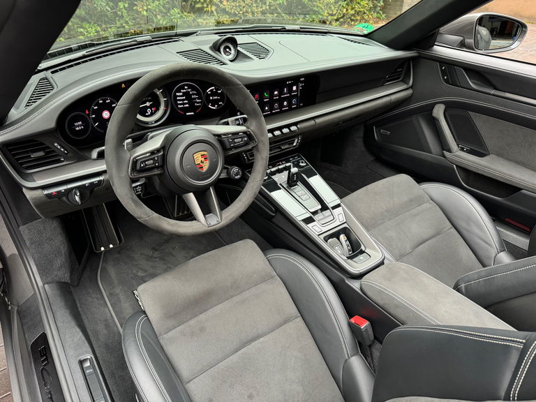 Porsche 992 Carrera 4 GTS