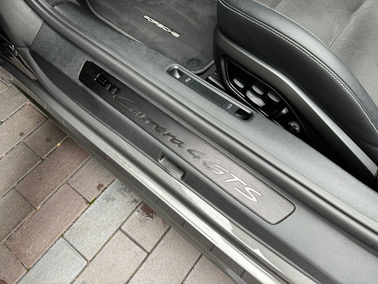 Porsche 992 Carrera 4 GTS