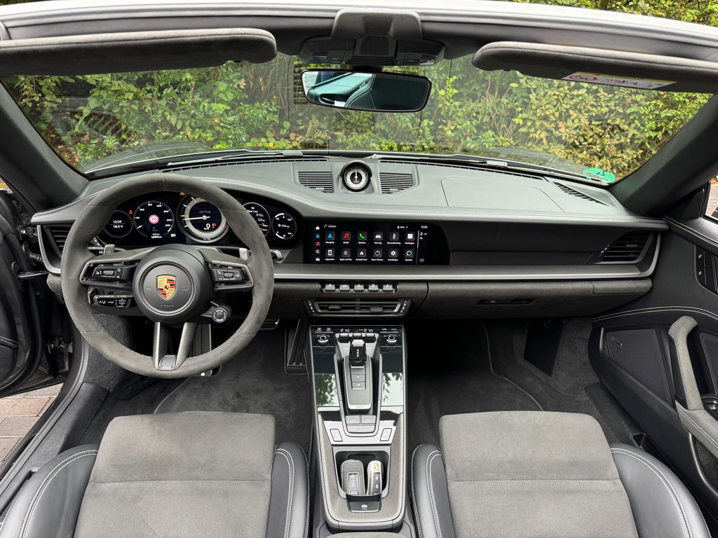 Porsche 992 Carrera 4 GTS