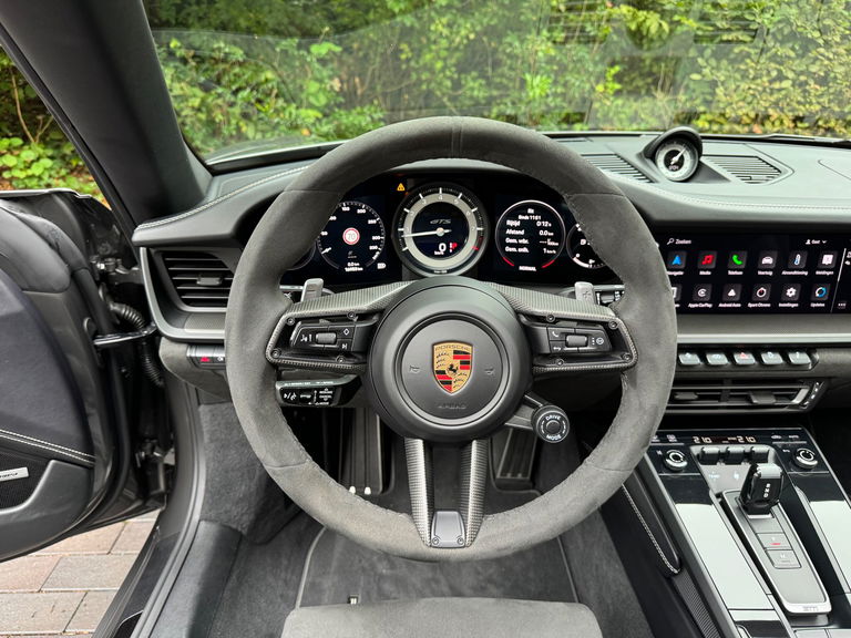 Porsche 992 Carrera 4 GTS