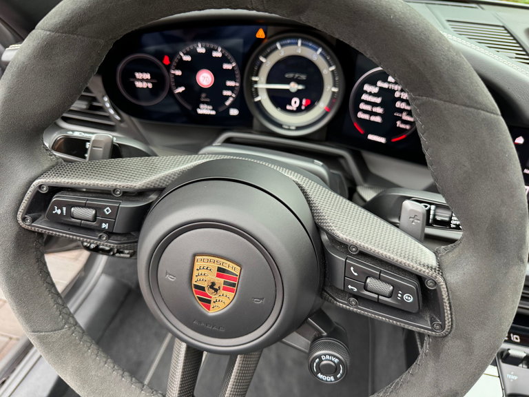 Porsche 992 Carrera 4 GTS