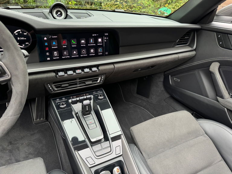 Porsche 992 Carrera 4 GTS