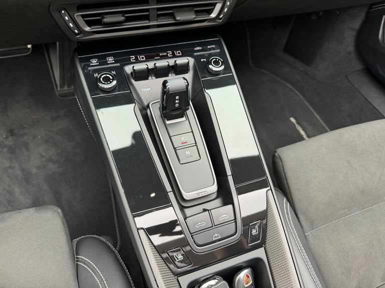 Porsche 992 Carrera 4 GTS