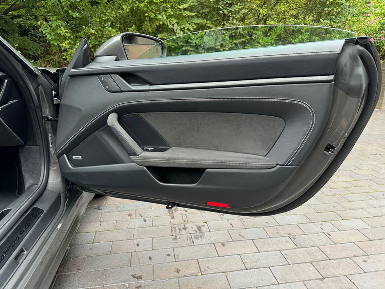 Porsche 992 Carrera 4 GTS