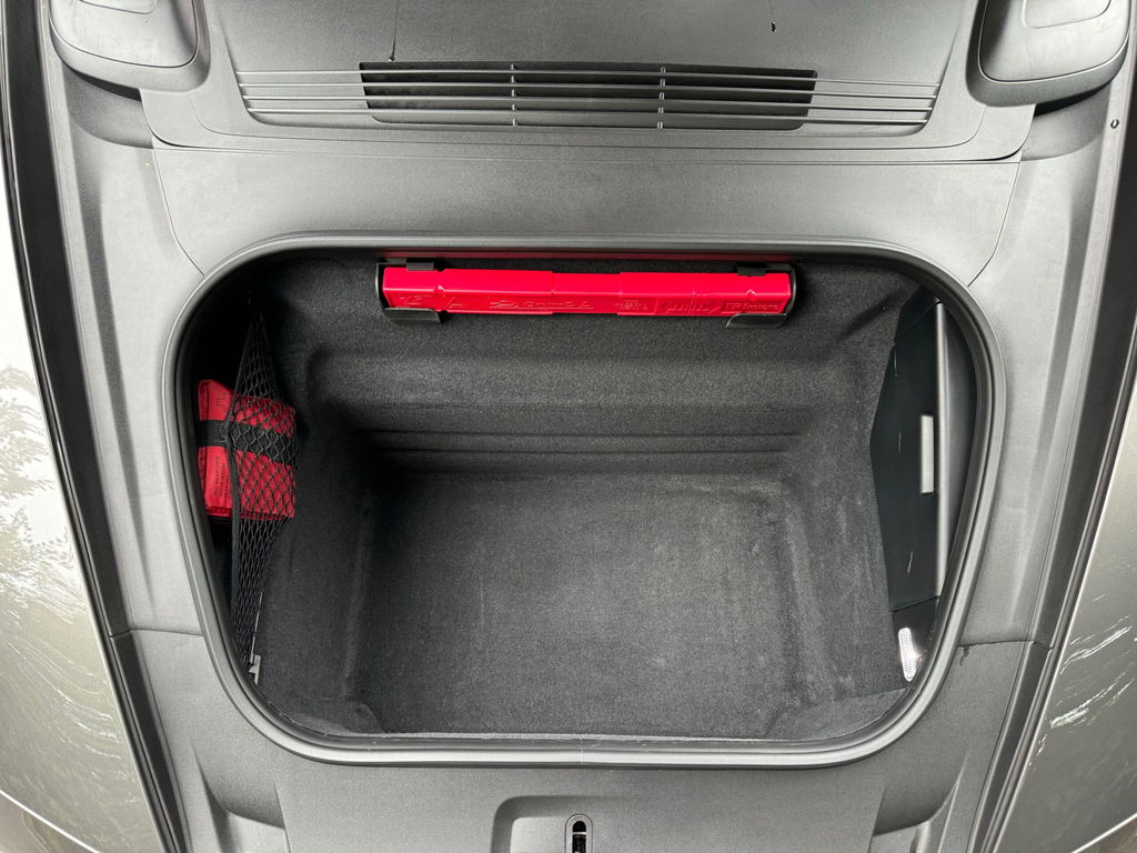 Porsche 992 Carrera 4 GTS