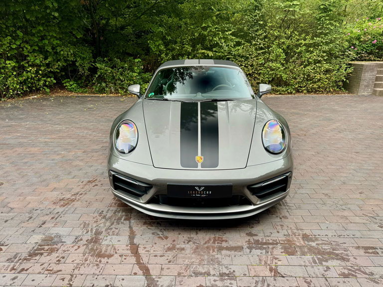 Porsche 992 Carrera 4 GTS