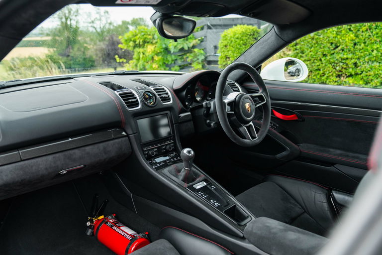 Porsche 981 Cayman GT4