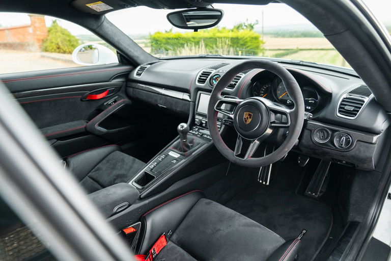 Porsche 981 Cayman GT4