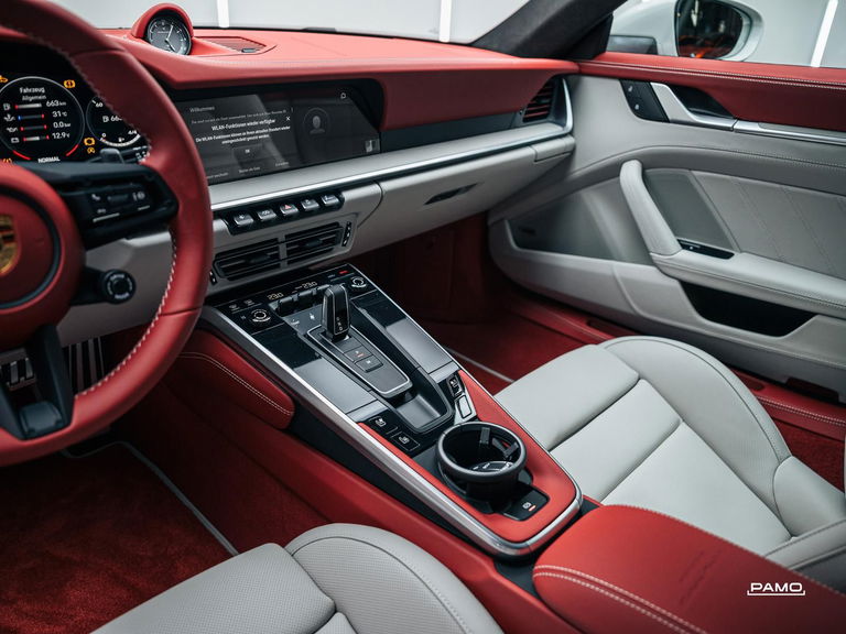 Porsche 992 Carrera GTS