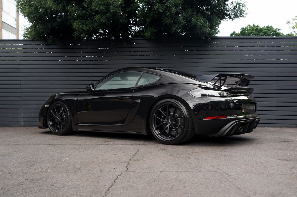 Porsche 718 Cayman GT4