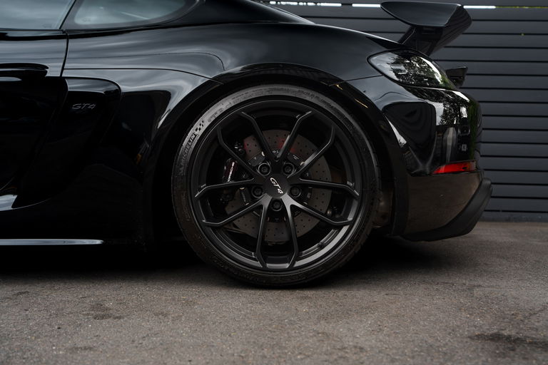 Porsche 718 Cayman GT4