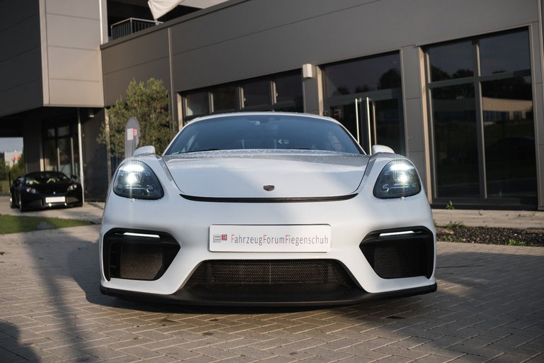 Porsche 718 Cayman GT4