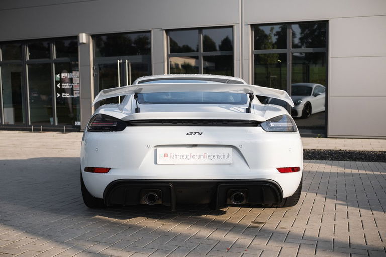 Porsche 718 Cayman GT4