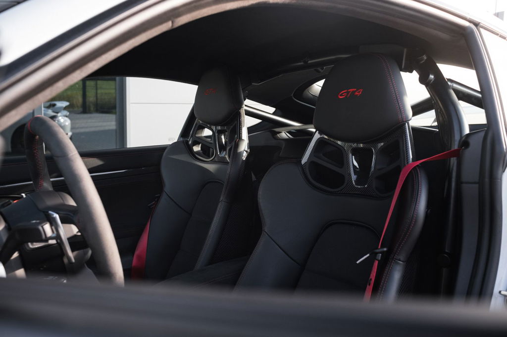 Porsche 718 Cayman GT4