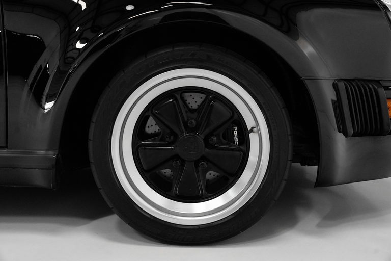 Porsche 911 Carrera 3.2 Speedster