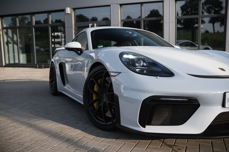 Porsche 718 Cayman GT4