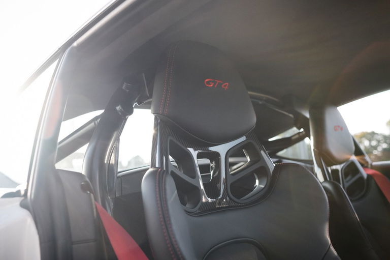 Porsche 718 Cayman GT4