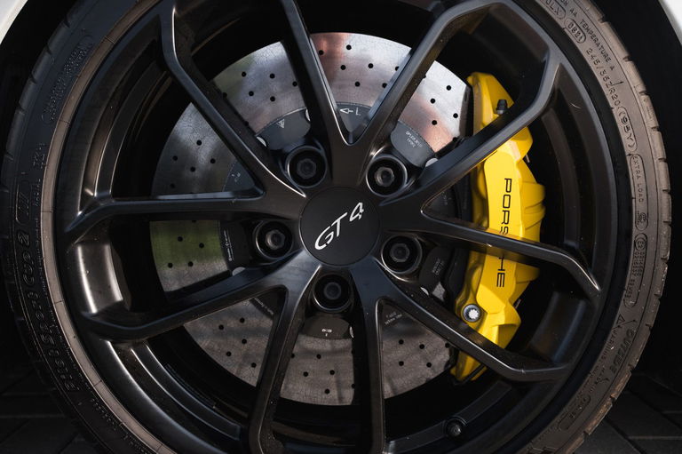Porsche 718 Cayman GT4