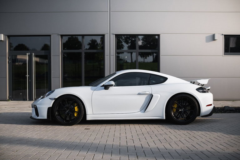 Porsche 718 Cayman GT4