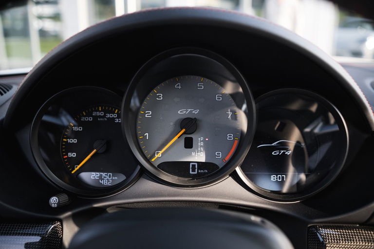 Porsche 718 Cayman GT4